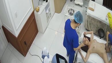 2023新流出黑客破解美容院监控摄像头偷拍几个做激光脱毛的妹子