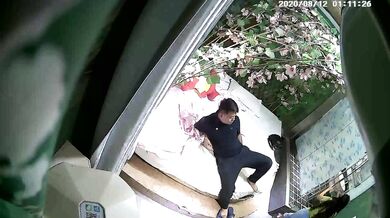 《绝版重磅经典收藏》CP界天花板女厕隔板缝洞中特写偸拍超多小姐姐美少妇方便亮点多靓妹先吐后尿高跟女尿尿还把B掰开 (2)